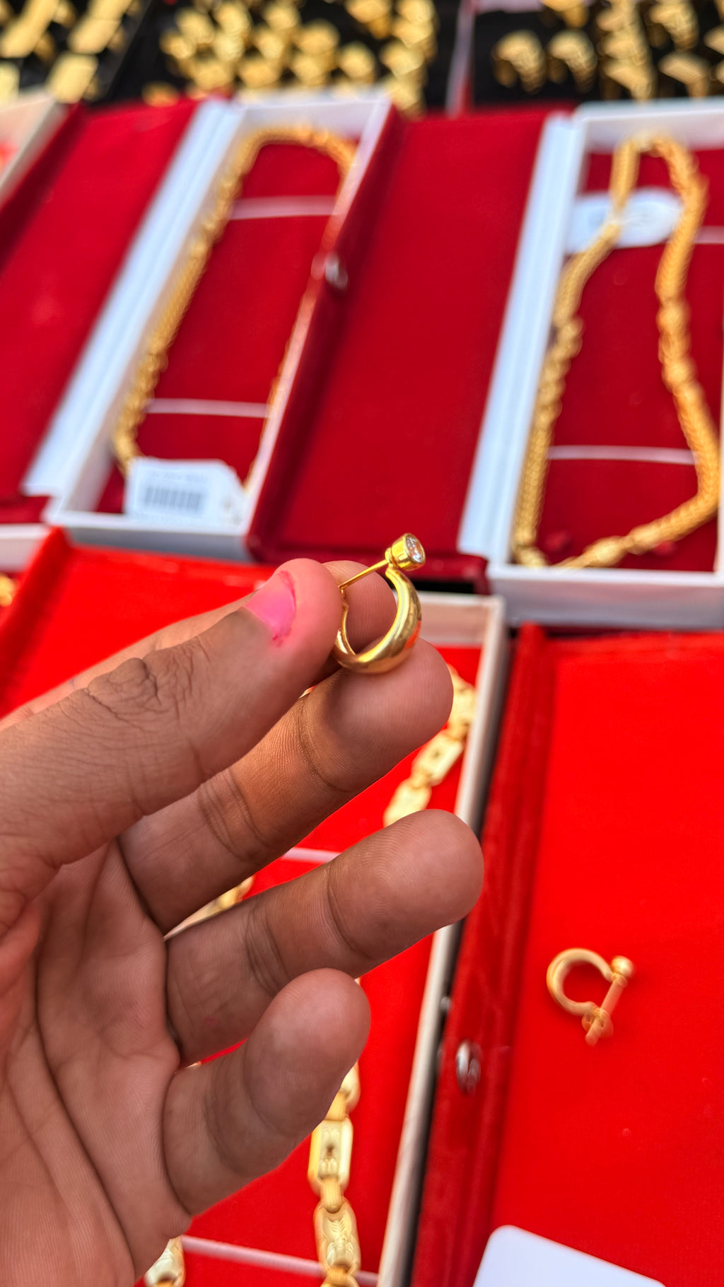 GOLD FORMING EARRING
