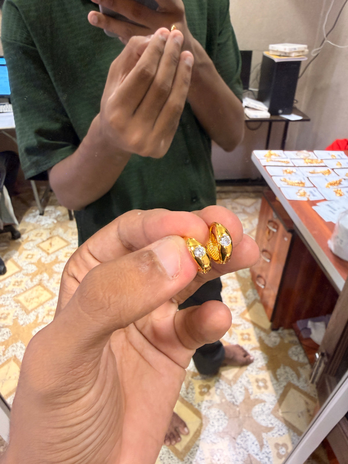 GOLD FORMING PLAIN EARRING